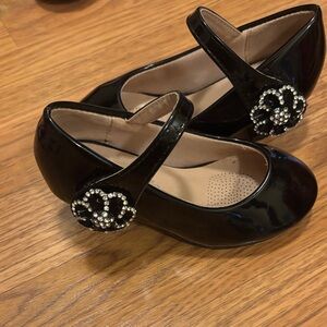 Link Black Kids Dress Shoes with Floral Accent 9C